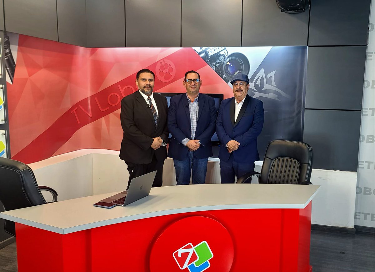 DespachoRq's tweet photo. Un gusto haber asistido a Cadena Siete de Radio y Televisión de la UAD, con el Director Raúl Posadas Ávila y mi amigo Roberto Montenegro. https://t.co/yfmi7jRjB8