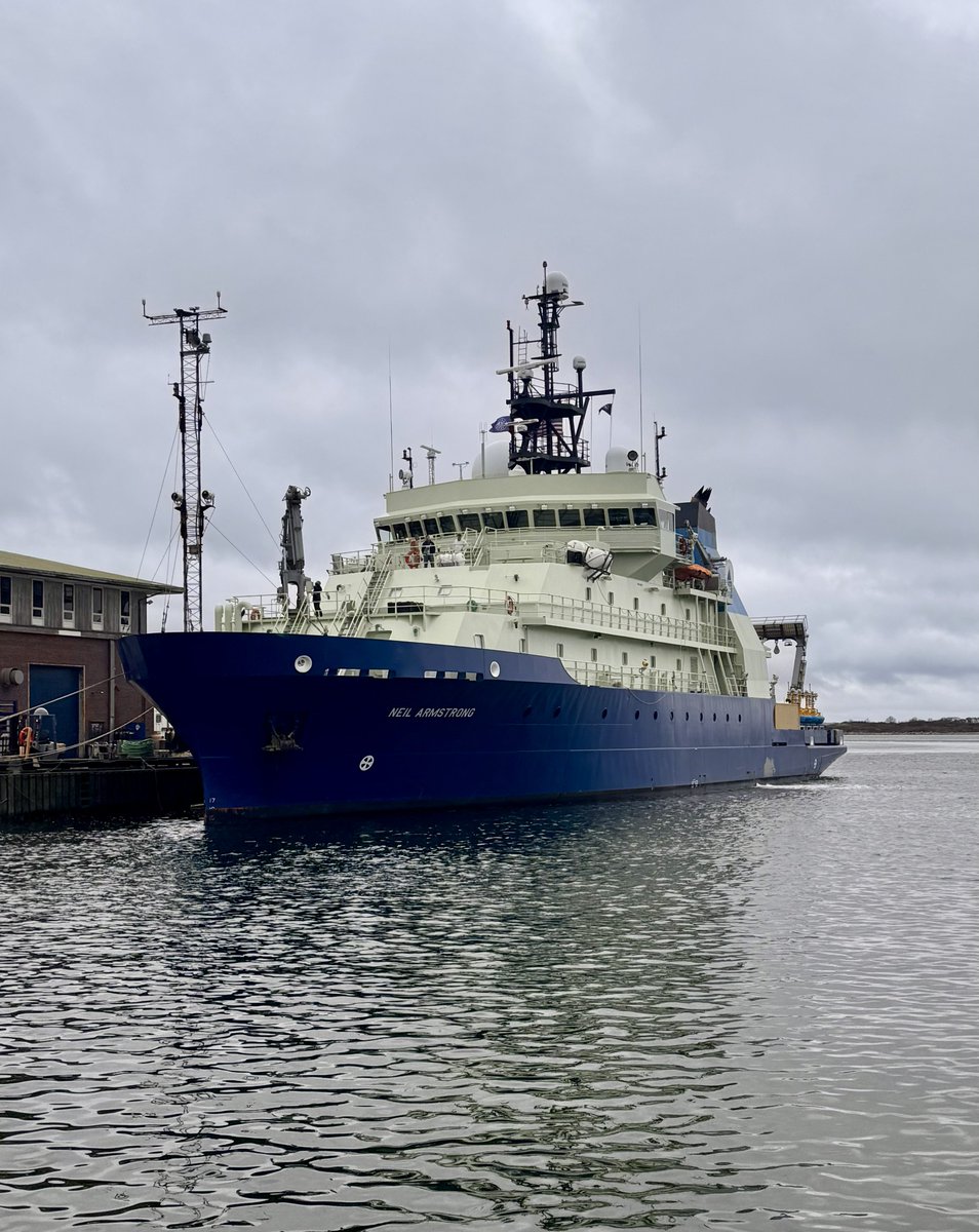 WarshipCam's tweet photo. RV Neil Armstrong (AGOR-27) Neil Armstrong-class research vessel owned by the USN and operated by Woods Hole Oceanographic Institution in Woods Hole, Massachusetts - April 8, 2025 #rvneilarmstrong #agor27
SRC: TW-@warshipcam https://t.co/3CSCTKl4pw