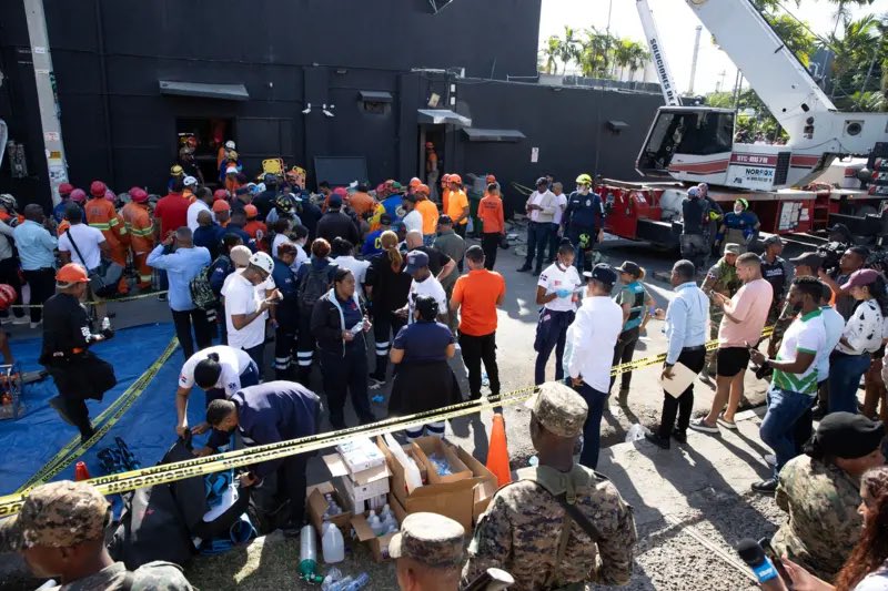 Acompañamos al pueblo dominicano en su dolor por la tragedia en la discoteca Jet Set, que ha dejado un lamentable saldo de muertos y heridos, al desplomarse el techo del local. 

Desde #Cuba trasmitimos nuestras condolencias y la disposición a colaborar en la recuperación.