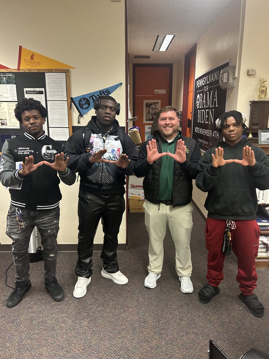 Thank so much ⁦<a href="/CoachYarosz/">Mike Yarosz</a>⁩ for visiting our school I really appreciate your time and effort and the opportunity to connect with you. Plan to connect with you more. ⁦<a href="/usofootball/">USOUPREPFOOTBALL</a>⁩ ⁦<a href="/Dooderzs3/">🤐</a>⁩ ⁦<a href="/CoachCGoff/">𝐂𝐚𝐬𝐞𝐲 𝐆𝐨𝐟𝐟</a>⁩ ⁦<a href="/SVC_FTBL/">Saint Vincent College Football</a>⁩