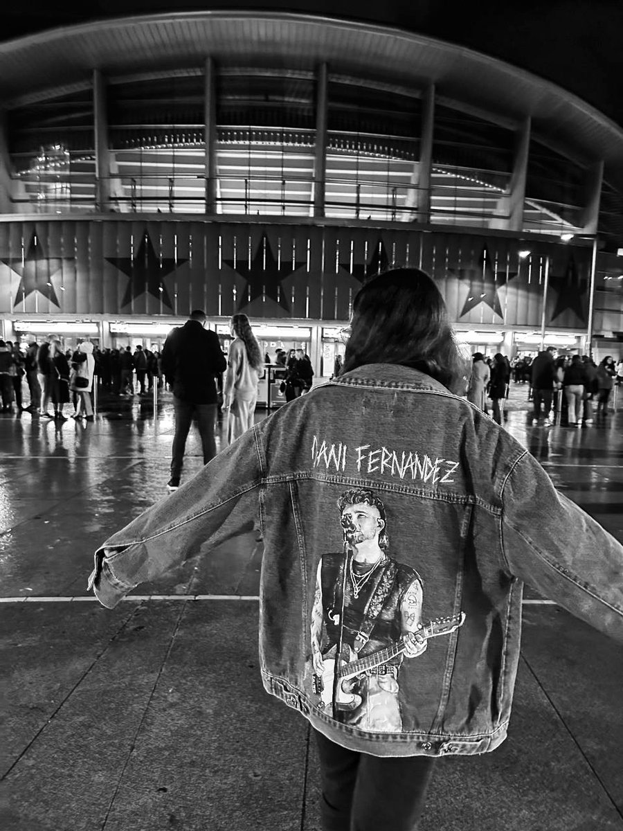 Lau_f_p's tweet photo. Hace un mes y sigo sin creerme que estuve allí ✨❤️@DaniFdez https://t.co/tMUF8fYhjY