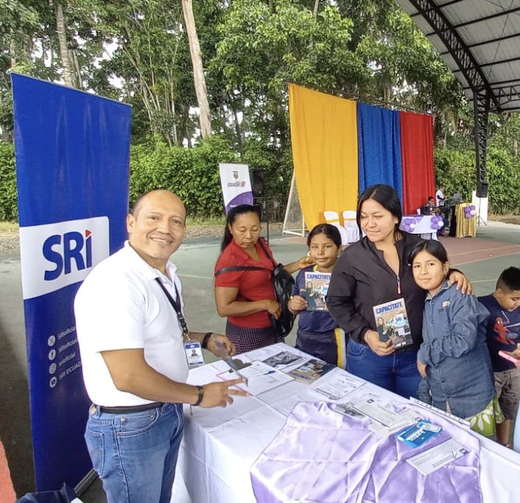 GuadalupeMacasS's tweet photo. #Zonal7
¡Compromiso con la comunidad! 
Hoy participamos en la #BrigadaSocialPorUnNuevoEcuador en la Unidad Educativa Arutam de #ElPangui, #ZamoraChinchipe. Brindamos servicios e información  tributaria. https://t.co/uj7Qp8jjgD