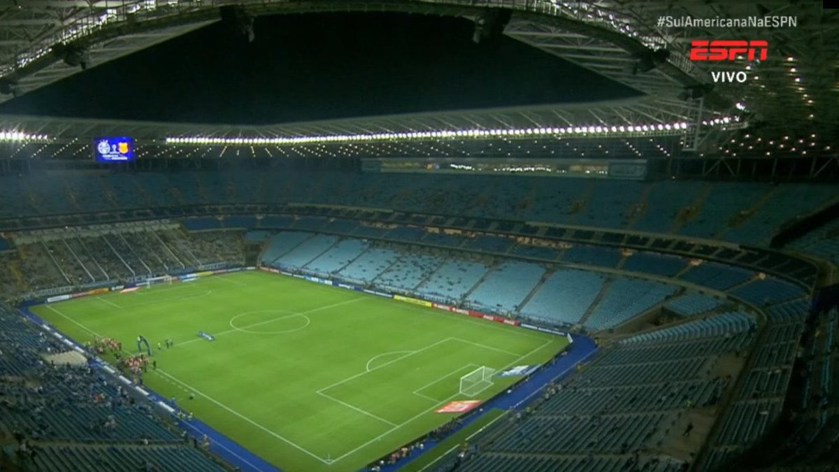 oocbrsao's tweet image. A torcida do Grêmio está punida? O estádio está totalmente vazio em um jogo de Sul-Americana.
