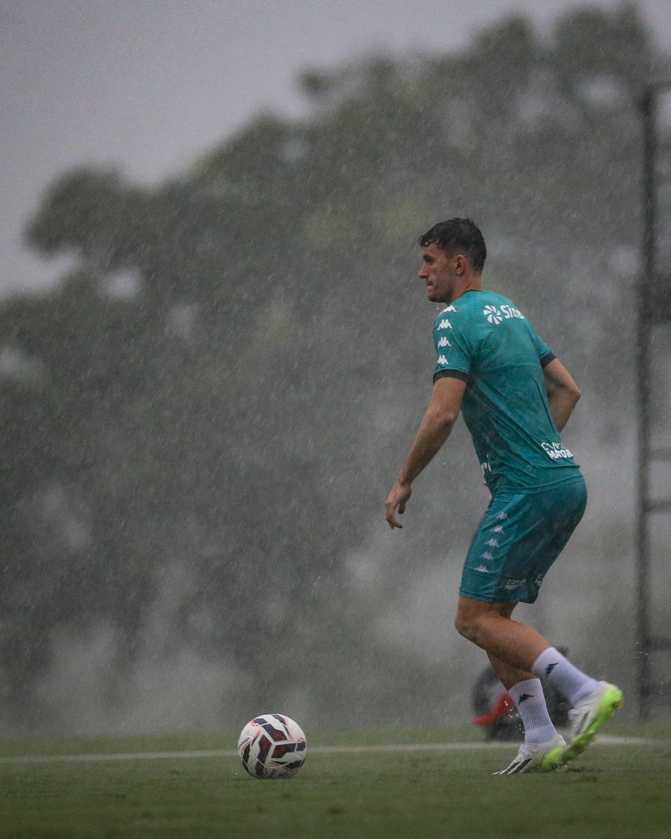 🌧 Debaixo de muita chuva o Dourado treinou nesta tarde, no CT Manoel Dresch. Quinta tem estreia na Arena pela Série B!
📸 AssCom Dourado

#OrgulhodeMatoGrosso #AvanteDourado #CUIxAVA #SerieB