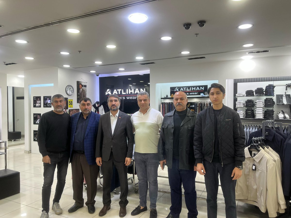 nebikaplann's tweet photo. Derneğimiz Üyeleri ile birlikte M1 Anpa Gros Alış veriş Merkezinde bulunan Atlıhan Giyim mağazalarına misafir olduk, hemşerilerimizin nazik misafirperverliklerin den ve Derneğimizin üyelerine giyim de ekstra %15 indirim uygulayacak olan Enver ve Ramazan ortaklara teşekkür ederim. https://t.co/eMKekW6eyw