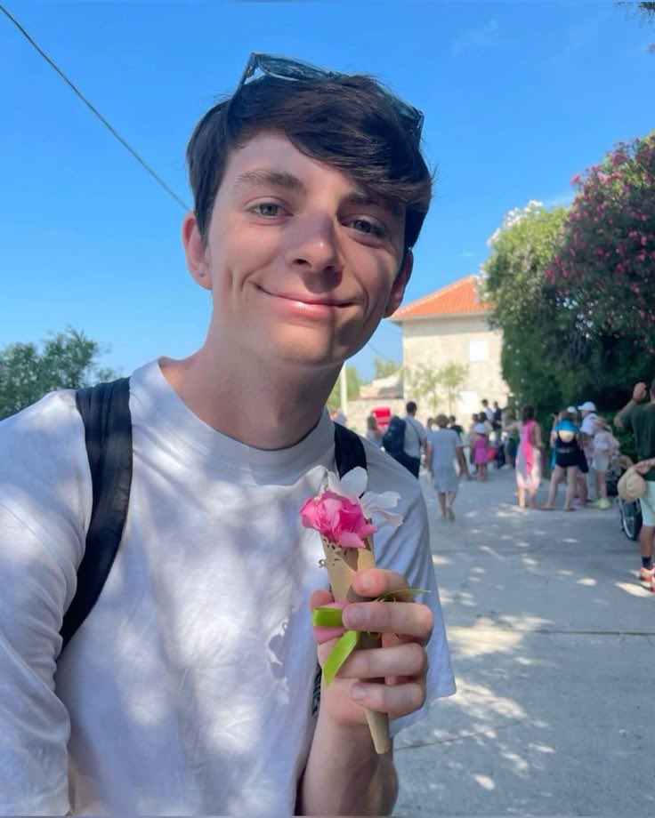 Guys is it jsut me or does Brady from teen beach movie looks so similar to Freddy badlinu i think I’m losing my mind