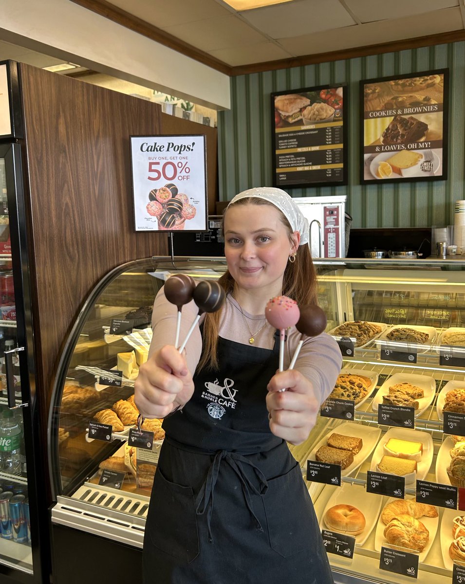 BN_Orem's tweet image. From now until the 30th, cake pops are buy one get one half price!! Come stop by before it’s over🍰😊 
-
-
#bnorem #bn236 #barnesandnoble #cakepops #cakepopsale #bncafe