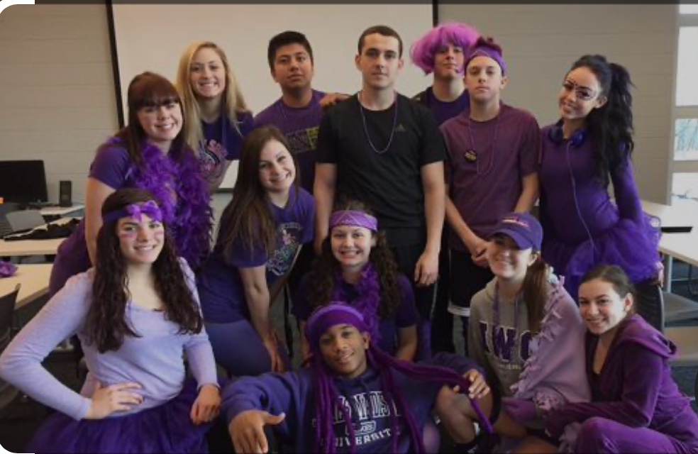 Miércoles - Día de vestirse de color púrpura para demostrar apoyo por las familias militares.

Wednesday - Wear purple to support the military families.

<a href="/FallsChurchHS/">Falls Church HS</a>