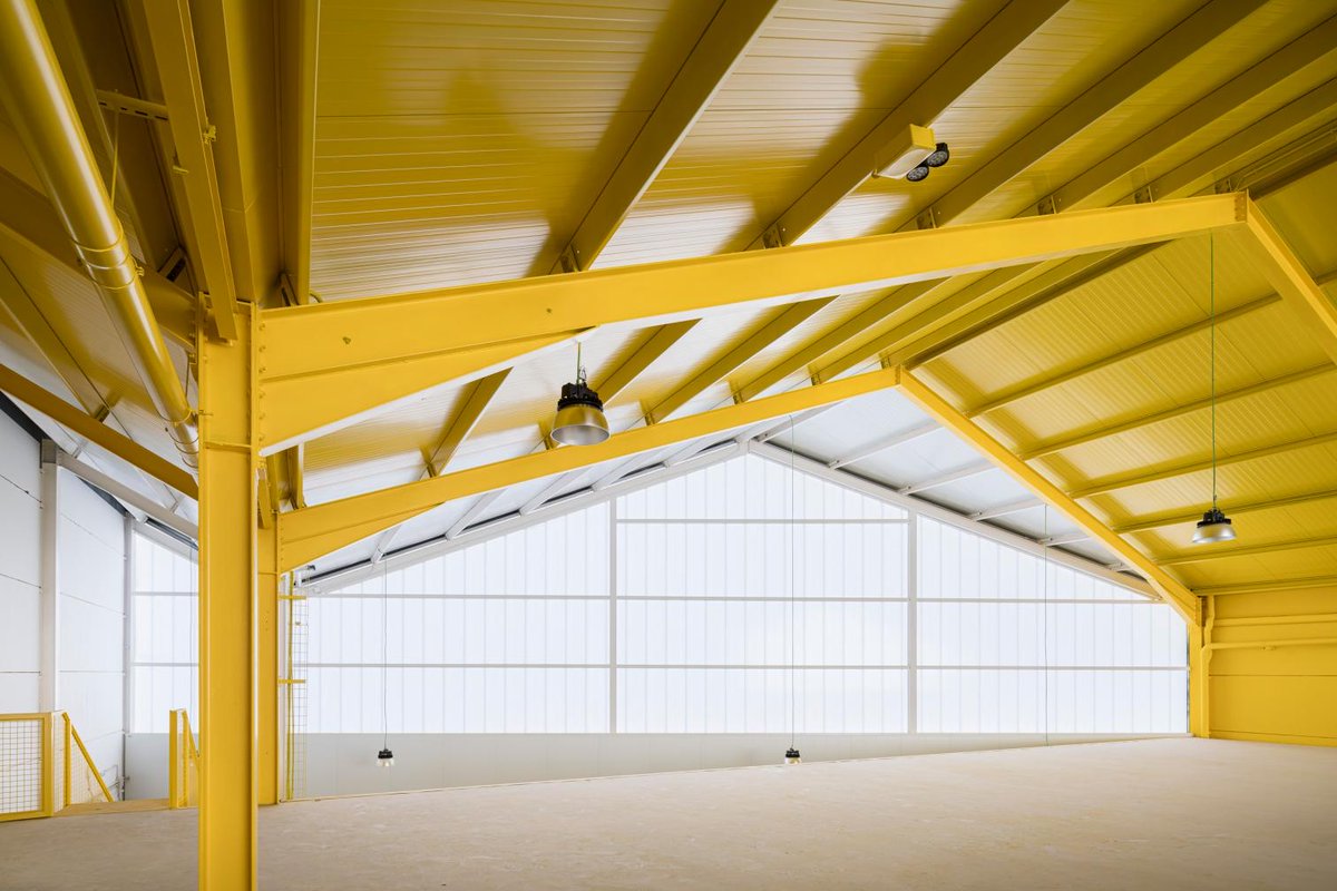 gomezdetejada's tweet photo. ¿Se puede hacer buena arquitectura en una nave industrial...? Sí, se puede.
Centro hortofrutícola en Vélez-Málaga, FORarquitectura, 2022.

https://t.co/lTINb6KkbX

Vía @arquitect_viva 
Fotografías: Juanca Lagares https://t.co/M2uUmJintp