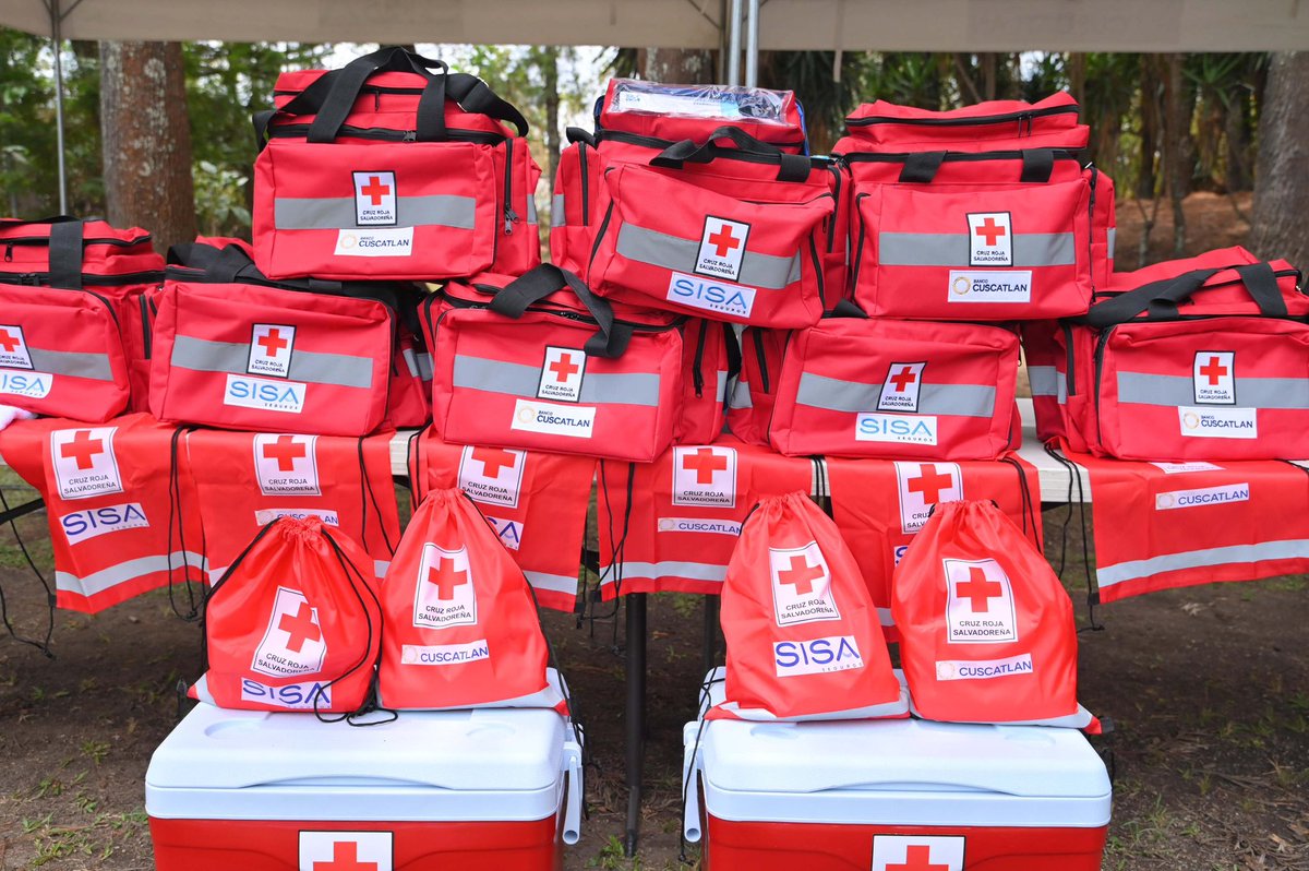 SISASeguros's tweet photo. Este día junto a @BancoCUSCATLAN_ , realizamos la entrega de un donativo a @CruzRojaSal como parte del Plan Semana Santa 2025.
Por quinto año consecutivo, nos unimos para apoyar su invaluable labor. 🚑❤️
#SISASeguros #OrgulloSISA #CruzRojaSalvadoreña #ElSalvador #PlanSemanaSanta