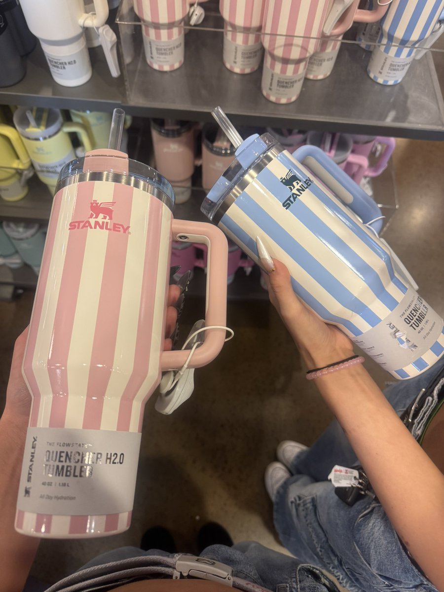 kimclementinee's tweet photo. someone plssss bless us! We need these😔💋 https://t.co/5YLKuNtoUw
