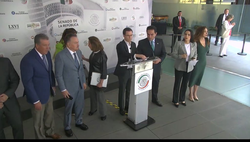 herreleo's tweet photo. Como lo habíamos anticipado en nuestras #columnas fue #electa Lilibeth García Martínez como #magistrada del @teehgo luego del acuerdo entre el grupo #político del estado y senadores morenistas encabezados por @cuauhochoa , el anuncio hoy  en conferencia de prensa en el @senadomexicano @AztecaNoticias @adn40 @Azteca_Hidalgo 👀👇🏾👀