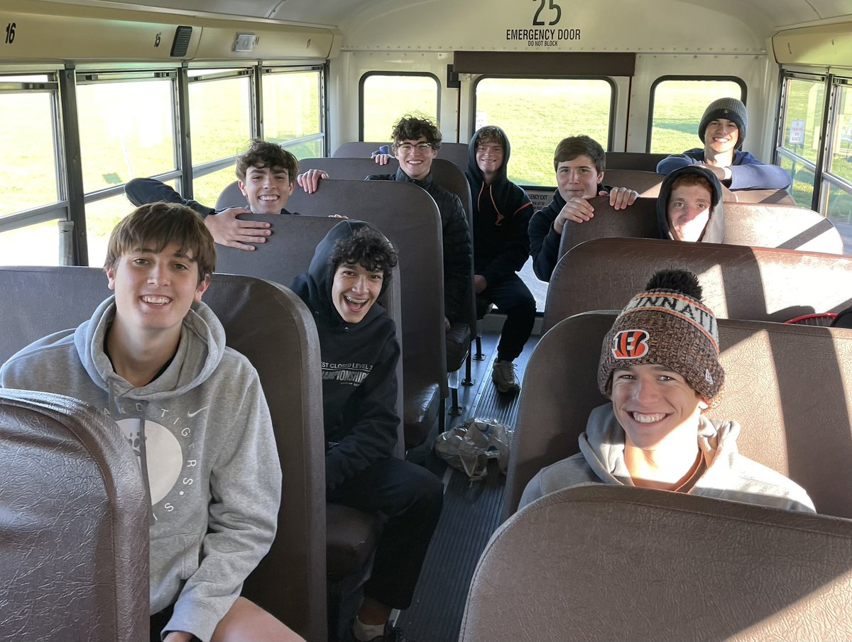 LPawTennis's tweet image. First ECC tennis match of the season with a 3-2 win over Little Miami 🎾🔥Let’s go Tigers! @Loveland_AsstAD @LovTigers_AD @LHSTigerAD