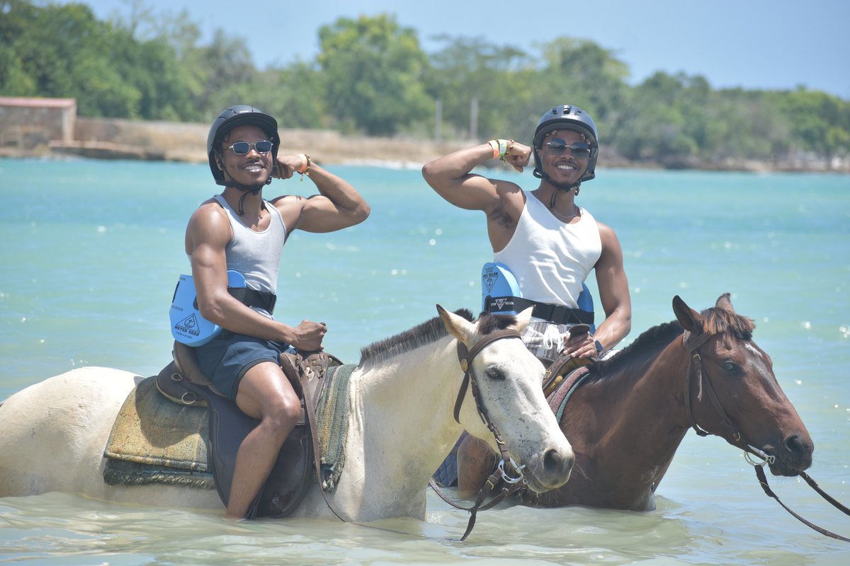 JFWidentical's tweet photo. Jamaican adventures https://t.co/Djz5uhTUvc