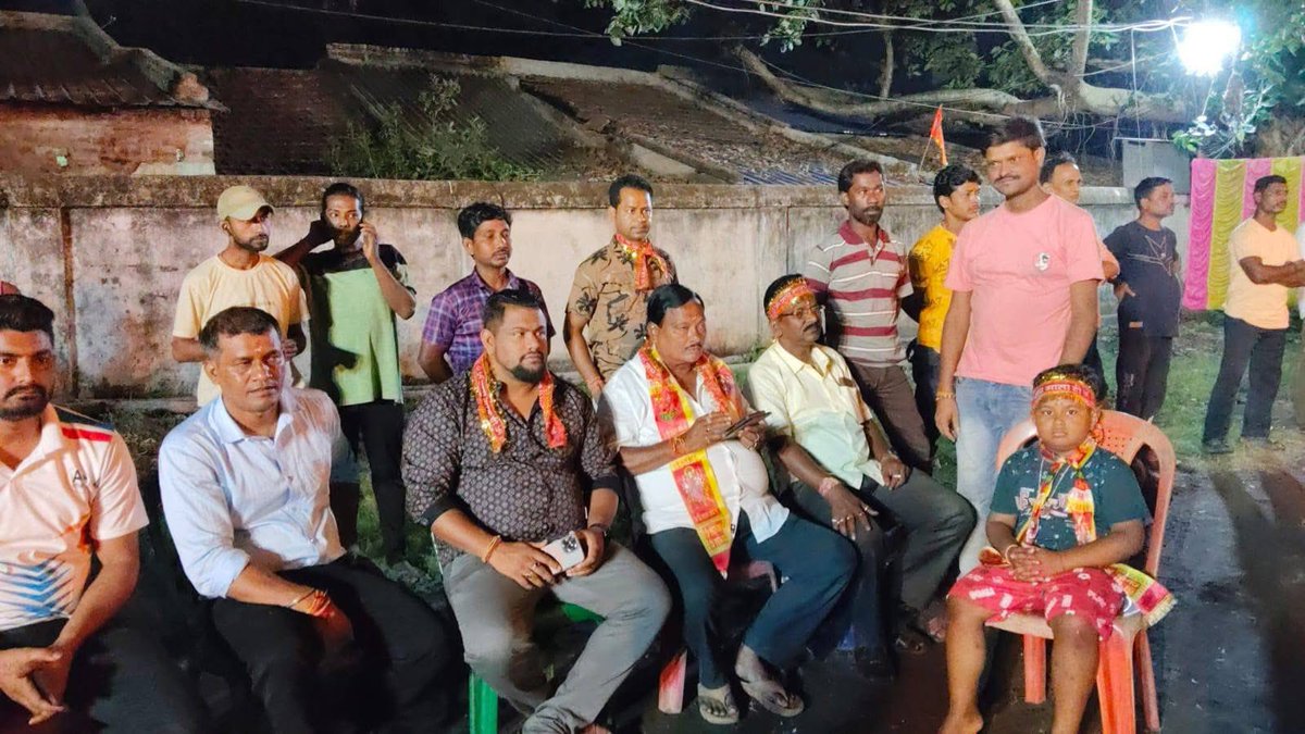 Akashaitmc's tweet photo. উলুবেড়িয়া পৌরসভার ০৫নং ওয়ার্ডে টাউন ক্লাবের পরিচলনায়  বাসন্তী পুজোর উপলক্ষে মাতা রাণী জাগরন অনুষ্ঠান আমরা সবাই 🙏🧡🧡🚩জয় মাতা দী @MamataOfficial @abhishekaitc @AITCofficial @PulakRoyAITC @BideshBoseAITC1 @SamirPanjaAITC https://t.co/9yhi1qSBm9