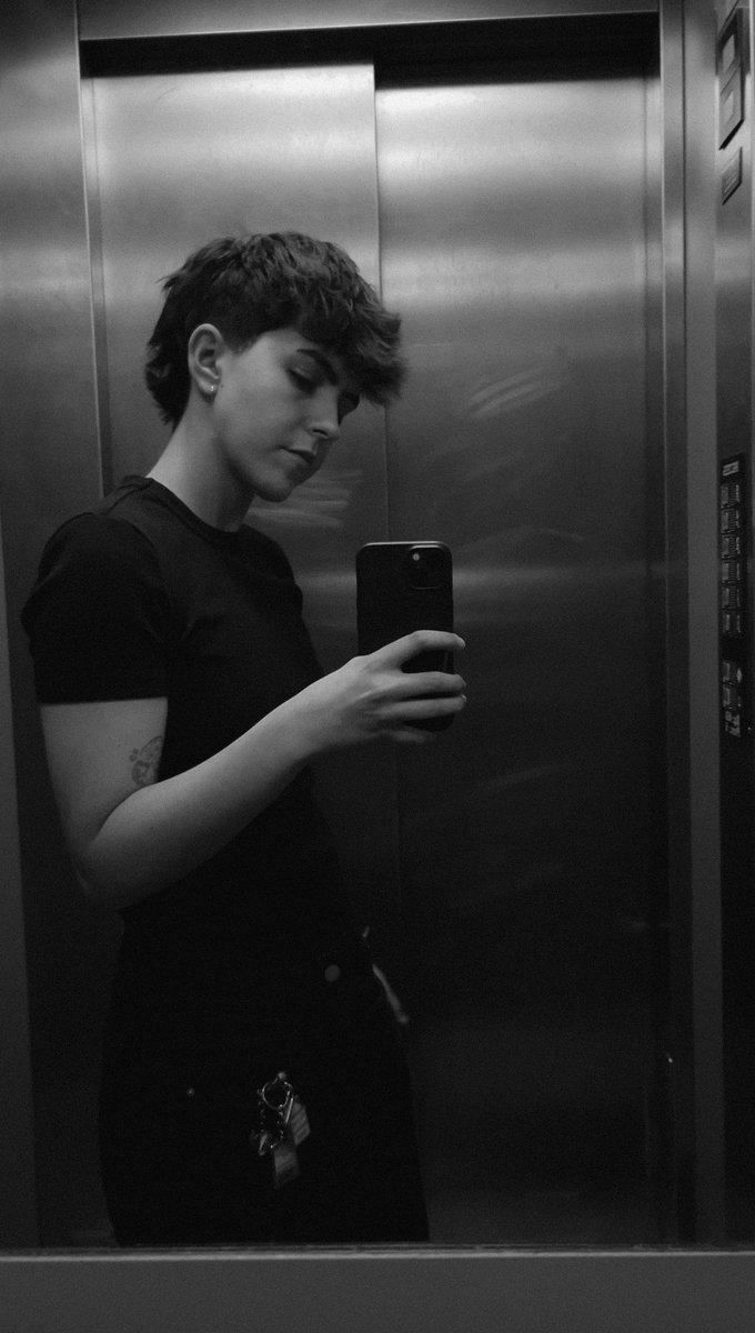 ágatha tweet media