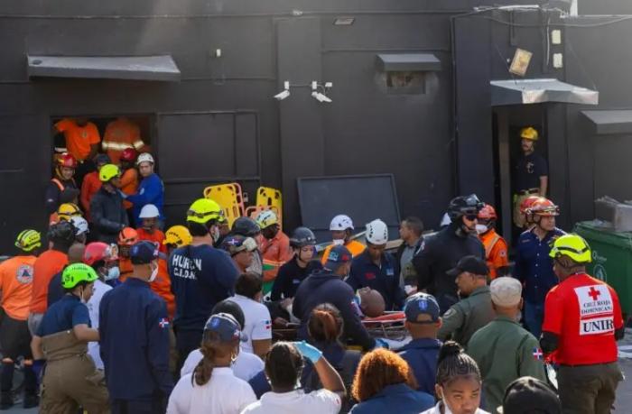 🇩🇴🖤 Ascienden a 18 los fallecidos tras colapso del techo en una discoteca de República Dominicana, el hecho dejó también más de cien heridos.  
🔗acortar.link/LhbvzS
