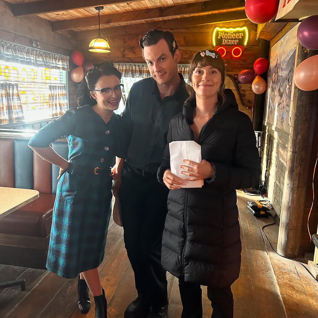 leighmeesterorg's tweet photo. Leighton Meester nos bastidores das gravações da primeira temporada de Good Cop/Bad Cop. https://t.co/MQfCnQKPsG