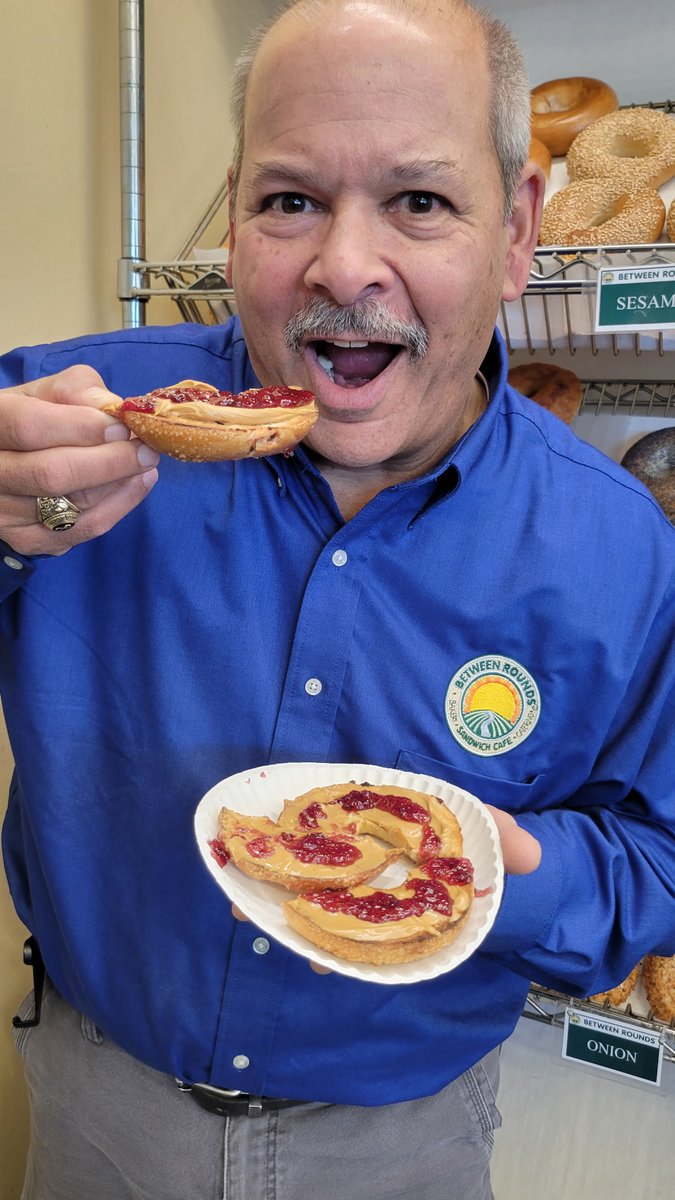 BetweenRoundsUS's tweet image. We caught our cofounder Jerry Puiia in the act… enjoying the perfect peanut butter &amp;amp; jelly sandwich! 

Celebrate with us all month at any Between Rounds. $1 from each sandwich sold will be donated to the Friendly Hands Food Bank! Come get yours!