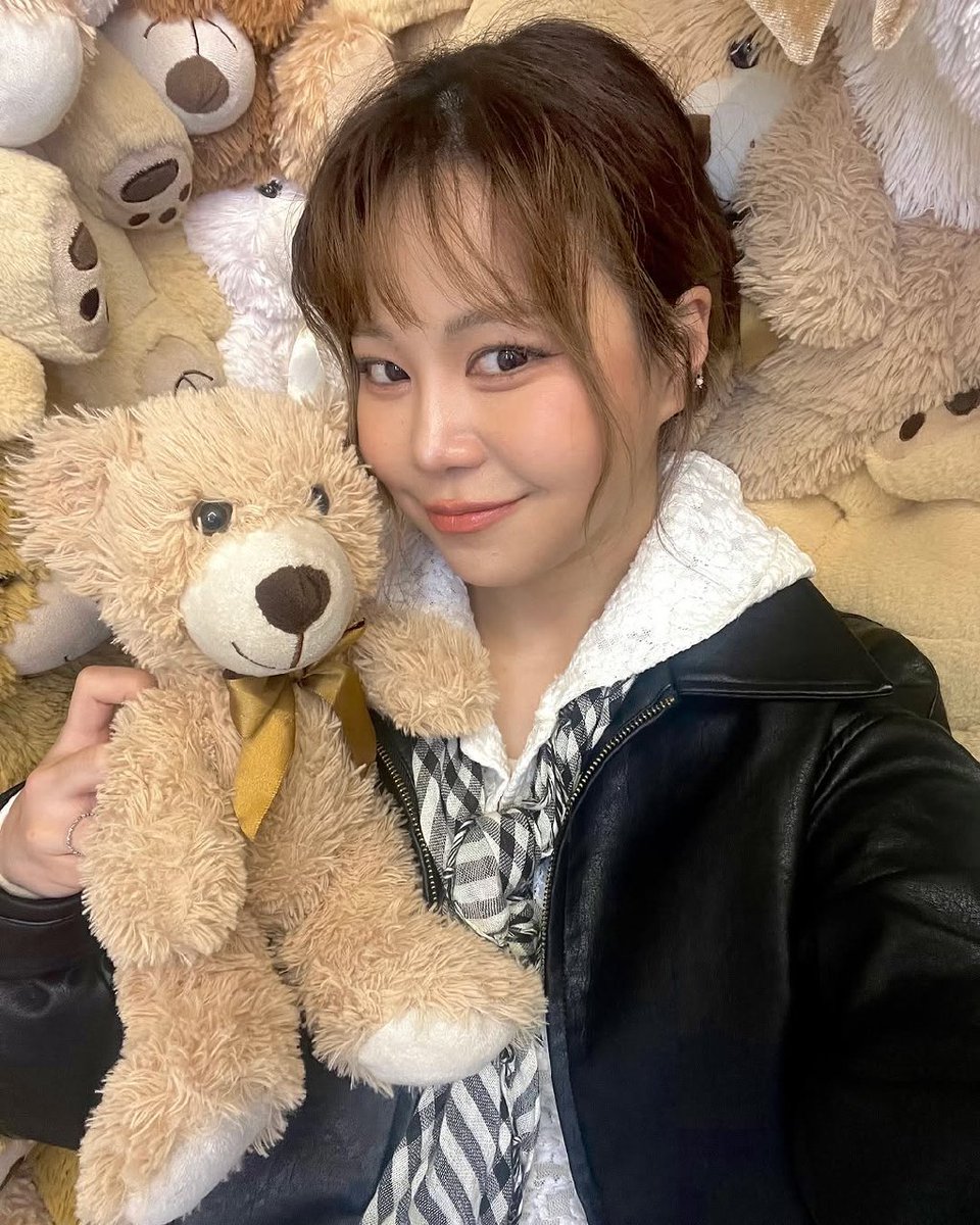 3piece_updates's tweet photo. ★ 080425
Iya's Instagram update
— Ahhh- I like being buried(in teddy bears)-🧸🧸🧸
#3piece #쓰리피스 #피어올라 #Light_up https://t.co/U0IujRVn27