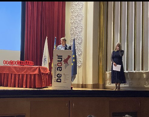 En la Gala de los Premios de El Periódico de aquí con el director <a href="/Hectogonz/">Héctor González</a> y <a href="/Perevalenciano/">Pere Valenciano</a> director del grupo <a href="/elperiodicoaqui/">El Periódico de Aquí</a> Enhorabuena a todo el equipo.