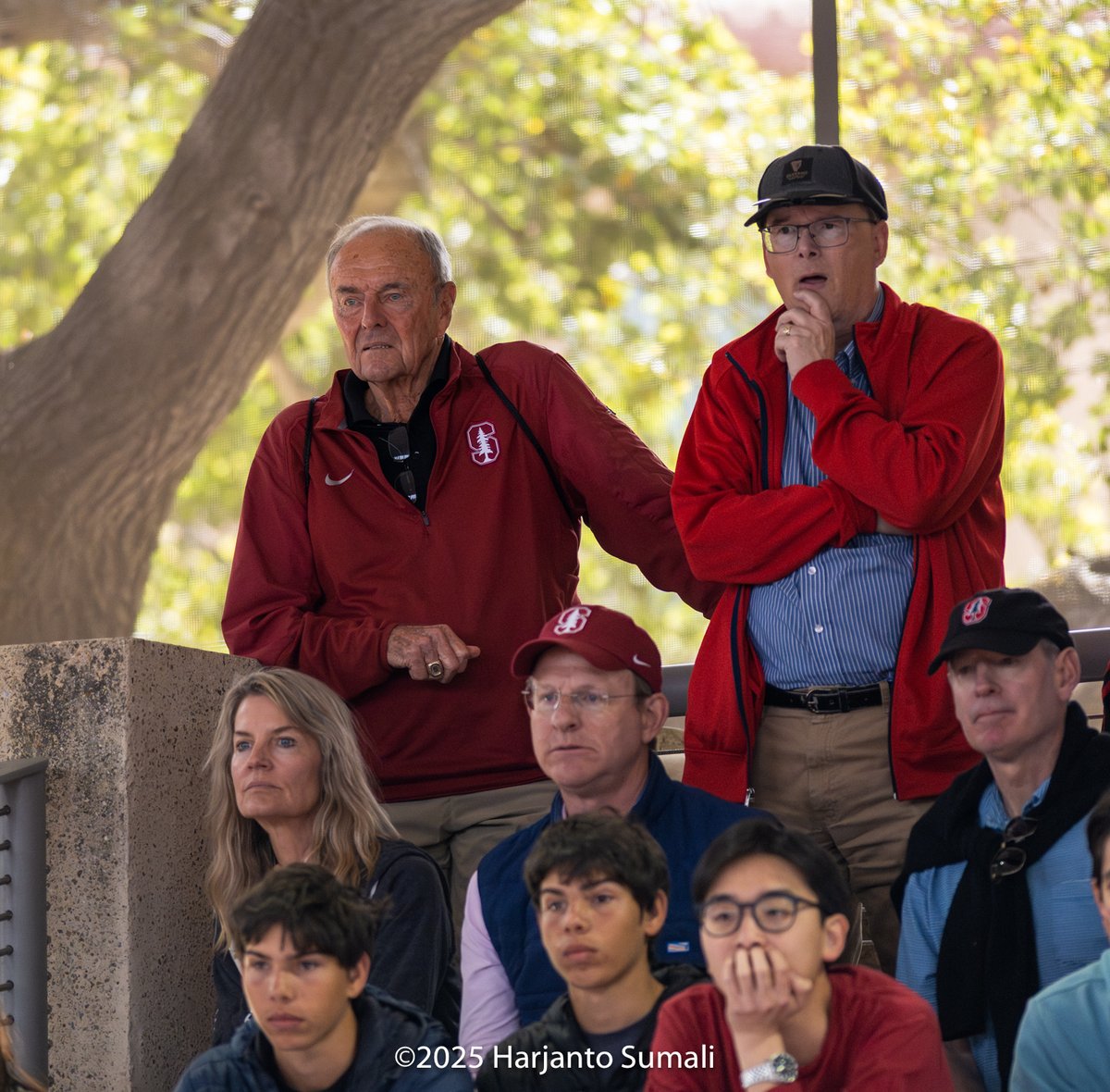 Legendary <a href="/StanfordTennis/">Stanford Men's Tennis</a> head coach Dick Gould was in attendance. Still cares.
#Tennis #NCAATennis