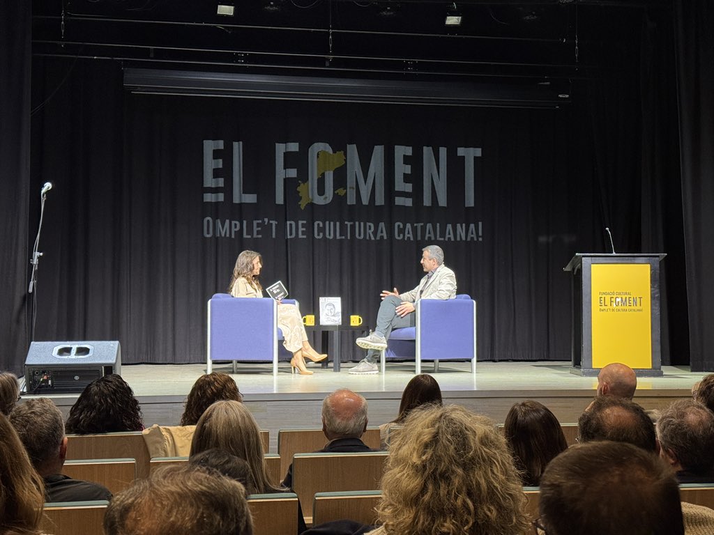 gcapdevila's tweet photo. Avui soc a la presentació de la nova revista del @ElFoment_org en representació dels editors de revistes i mitjans digitals dels PPCC @revistesAPPEC https://t.co/IcT35Ndf1Y