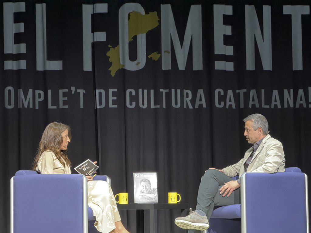 gcapdevila's tweet photo. Avui soc a la presentació de la nova revista del @ElFoment_org en representació dels editors de revistes i mitjans digitals dels PPCC @revistesAPPEC https://t.co/IcT35Ndf1Y