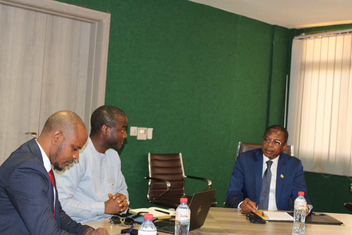 UEMOA_Officiel's tweet photo. Le Commissaire #JonasGBIAN a reçu le Directeur Général de l'Agence Monétaire de l'Afrique de l'Ouest, #BoimaKAMARA, ce 08 avril 2025 à Ouagadougou. Les échanges ont porté sur le renforcement des relations entre l'#AMAO et @UEMOA_Officiel
https://t.co/X3ItcINOwM https://t.co/3USZxQTbeI