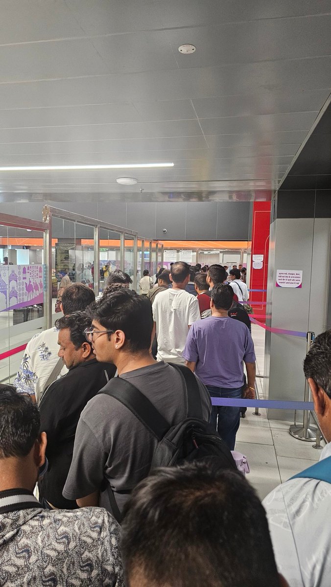 ashishcom2005's tweet photo. Jaipur international airport यहाँ में बैंकॉक से जयपुर आया तो 150 पैसेंजर को इमिग्रेशन और कस्टम clear करने में 1 घंटे से ज्यादा का समय लगा ये जब हे जब केवल 1 फ्लाइट के पैसेंजर ही थे इस सिस्टम को सही करना चाहिए @PMOIndia @indianairlines @ianuragthakur @AmitShah @AmitShahOffice https://t.co/Vmnu4nkSSQ
