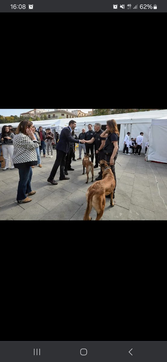 Tampm_Picassent's tweet photo. Algunos compañer@s han estado hoy en la Feria del Estudiante de Gandía, dando a conocer nuestra profesión a los jóvenes y al resto de la sociedad, charlando con ellos y también con una exhibición de la Unidad Cinológica del CP Picassent. ¡Gracias compañeros!
#sosprisiones
#TAMPM https://t.co/gGC8cIeFLd