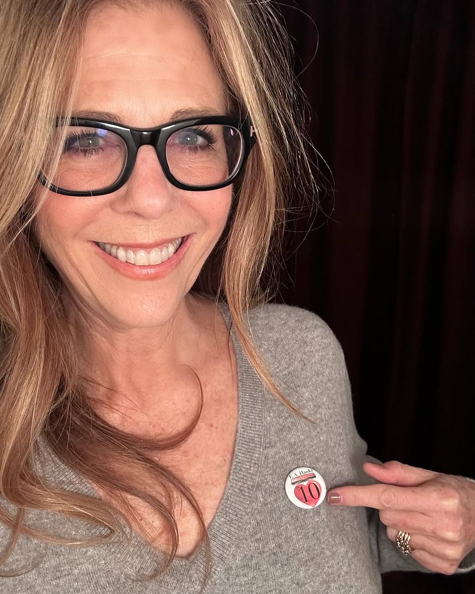 RitaWilson's tweet image. @eahanks has written a beautiful memoir revisiting a road trip she took with her mother. Today it is out in the world to share. I hope you’ll read it or listen to it. I’m so proud of you, Elizabeth. #the10