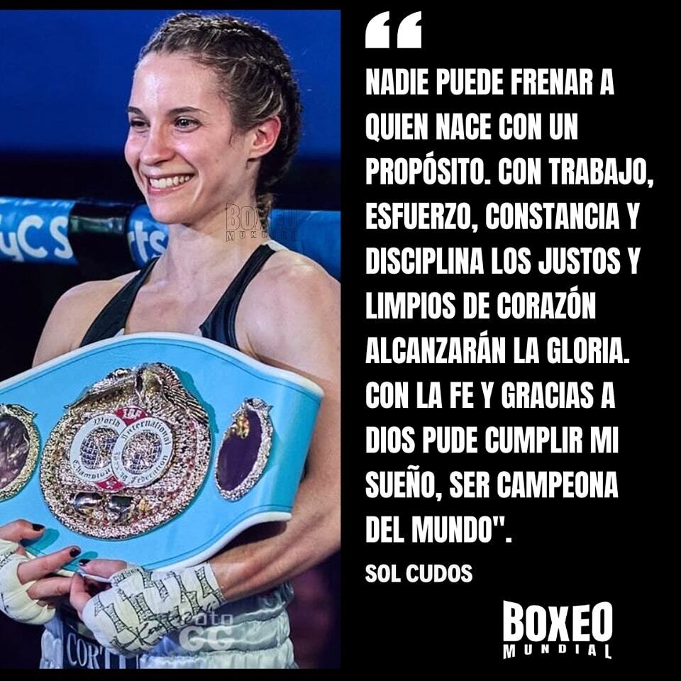 BoxeoMundial's tweet photo. Palabras de Sol Cudos 🇦🇷, la nueva campeona mundial de peso mínimo de la FIB 🏆 👑 🥊
#Boxeo #Boxing #SolCudos #Argentina https://t.co/7jvM4Nv8on
