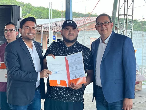 PRODEURJal's tweet photo. Entrega de 220 Títulos de Propiedad en el municipio de Atenguillo. Felicidades a todas las familias que hoy cuentan con certeza jurídica de sus propiedades. https://t.co/dKOhRa3V5D