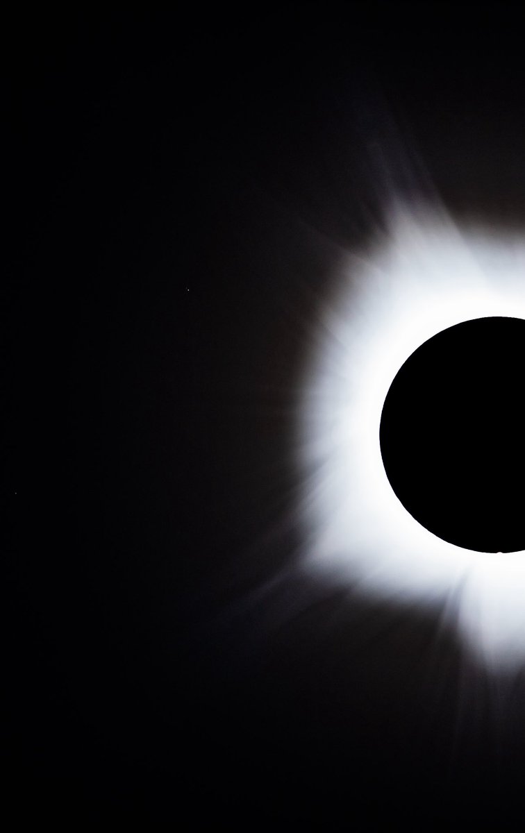 Nickolasawolf's tweet image. One Year Ago

#solareclipse2024 #greatamericaneclipse #eclipse #nikonphotography @NikonUSA