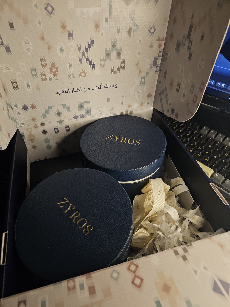 Shigeraki_te's tweet photo. @zyrosofficial 🤩

الساعات رجاليه والهدية نسائيه 🙃 مو مشكله نمشيها https://t.co/iBOmxc1LCh