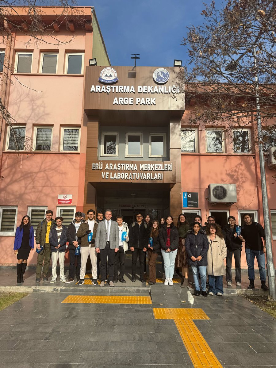 🎉 Tıpta Yapay Zeka ile Yeni Ufuklara! 🎉
Erciyes Üniversitesi Tıp Fakültesi öğrencilerimizle birlikte yürüttüğümüz çalışmalar sonucunda, Tıpta Yapay Zeka alanına odaklanan 12 farklı projemiz, TÜBİTAK 2209/A programı kapsamında desteklenmeye hak kazandı!
🔗linkedin.com/posts/zararsiz…
