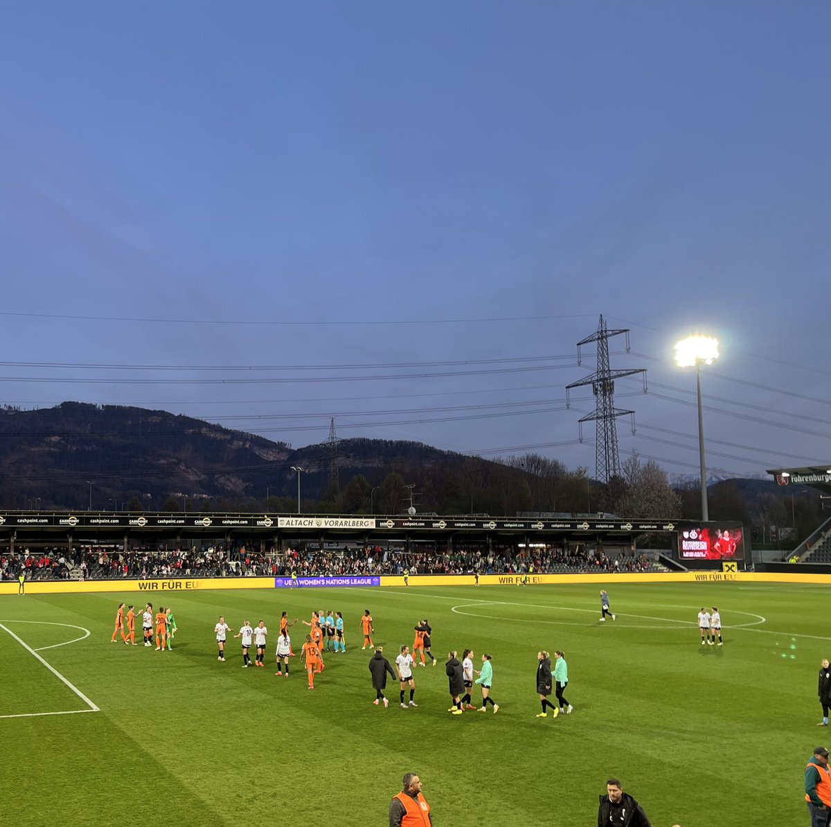 oranjefussball's tweet image. Auswärtssieg!

Nach deutlicher Leistungssteigerung gewinnt Oranje dank Toren von van de Donk und Miedema mit 3:1 in Österreich.

#nedaut #uwnl