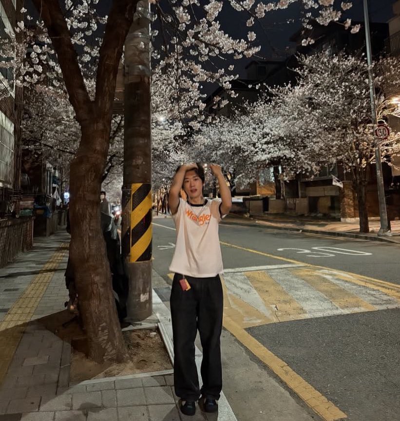 lovejsh__'s tweet photo. Tall bf                                  x                    tiny bf https://t.co/h3Q2lLacJs