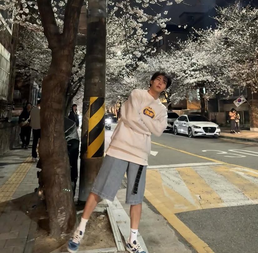 lovejsh__'s tweet photo. Tall bf                                  x                    tiny bf https://t.co/h3Q2lLacJs