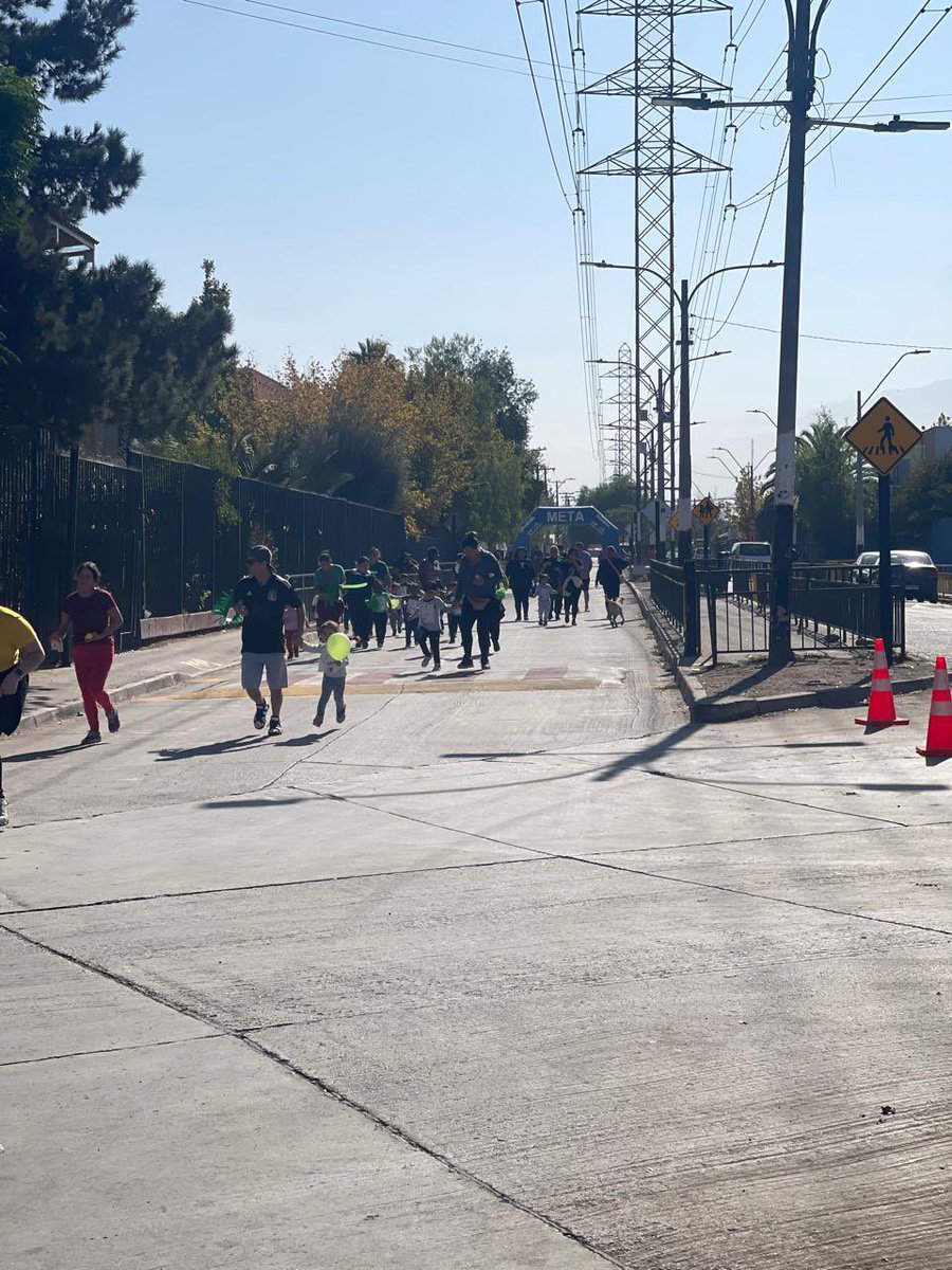 Carabineros Prefectura Cordillera (@carabprefcord) on Twitter photo #PuenteAlto <a href="/CarabMicc/">Carab. Plan Cuadrante e Integración Comunitaria</a> de la 66 Com. #BajosDeMena resguardan la seguridad de los participantes en la corrida familiar organizada por el Colegio Chiloé, acompañados de los Jardines Infantiles “Pedro Lira” y “Chiloé”, desplegándose en todo su recorrido.
#CarabinerosDeTodos #PuenteAlto <a href="/CarabMicc/">Carab. Plan Cuadrante e Integración Comunitaria</a> de la 66 Com. #BajosDeMena resguardan la seguridad de los participantes en la corrida familiar organizada por el Colegio Chiloé, acompañados de los Jardines Infantiles “Pedro Lira” y “Chiloé”, desplegándose en todo su recorrido.
#CarabinerosDeTodos
