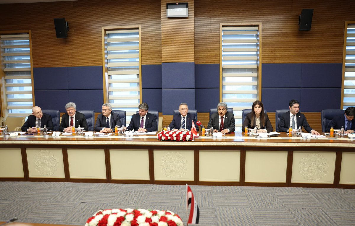 🇹🇷🇮🇶

Irak Temsilciler Meclisi heyetinden oluşan milletvekillerini Dışişleri Komisyonu olarak TBMM’de ağarladık. 

Gerçekleştirdiğimiz görüşmede;

✅Su konusunda Irak’ın taleplerinin karşılanması hususunda ülkemizin gösterdiği hassasiyet ve desteğin devam edeceği,

✅PKK’nın