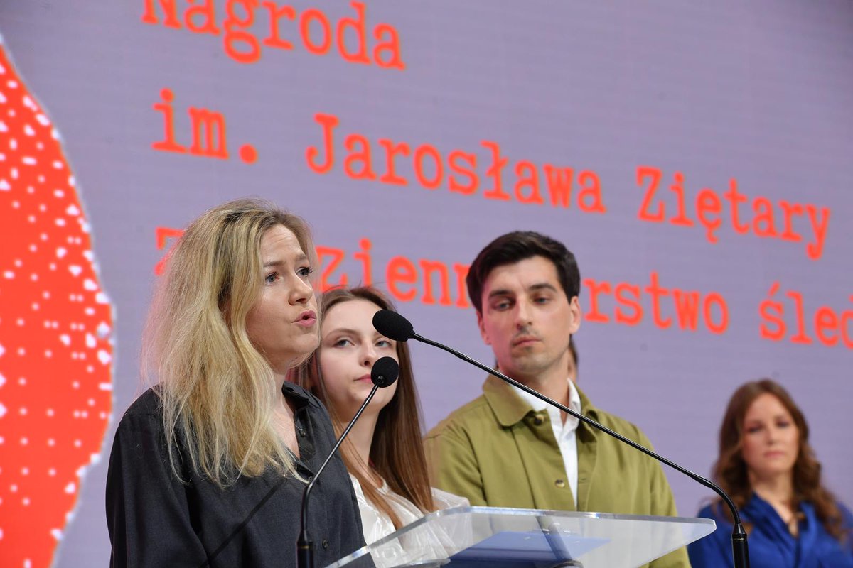 Press Club Polska (@pressclubpolska) on Twitter photo #NagrodaZiętary dla Anny Gielewskiej <a href="/agielewska/">Anna Gielewska</a> z zespołem za publikację pt. „Magnes z Putinem” w portalu <a href="/FRONTSTORY_PL/">FRONTSTORY.PL</a> o działalności w Polsce rosyjskiego szpiega udającego dziennikarza. Gratulujemy! #NagrodaZiętary dla Anny Gielewskiej <a href="/agielewska/">Anna Gielewska</a> z zespołem za publikację pt. „Magnes z Putinem” w portalu <a href="/FRONTSTORY_PL/">FRONTSTORY.PL</a> o działalności w Polsce rosyjskiego szpiega udającego dziennikarza. Gratulujemy!