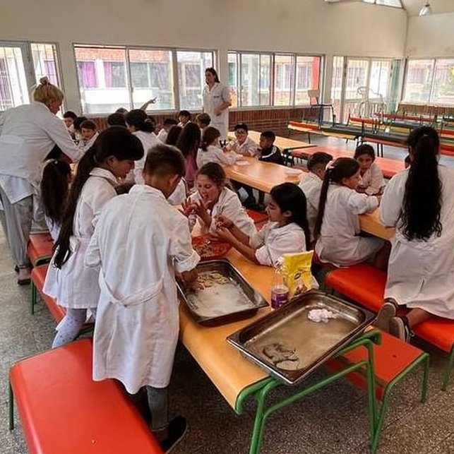 🍴🥘🥧 Niños, niñas y familias de la Escuela N° 271 “Ana Frank” de Cerro Norte participarán de un encuentro con el cocinero <a href="/Nilson_Chef/">Nilson MasterChefUY</a>, donde podrán disfrutar de una demostración culinaria con posterior degustación. 
Más información ➡️ anep.edu.uy/ninos-ninas-y-…