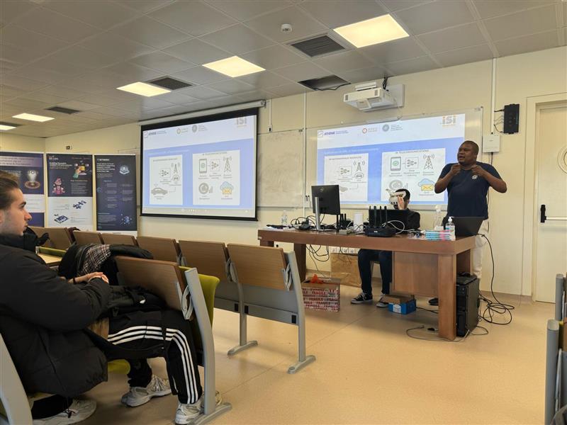 Great day at EMPOWER 6G hosting the 11th High School of Patras at the Univ. of Patras 🎓🧠

Students explored 5G, 6G, AI &amp; VR tech and our work in SNS JU projects.
Thanks to Dimitrios Koutsomitropoulos for making it happen! 🚀