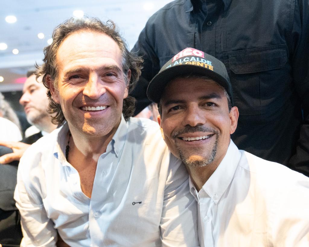 LuisGPatino's tweet photo. Gracias Alcalde @FicoGutierrez por liderar un proyecto educativo de Primer Nivel para Medellín. Gracias por cumplir con una Rendición de Cuentas transparente y con grandes logros que transforman los proyectos de vida de todos nuestros niños, niñas y jóvenes. #MedellínCadaDíaMejor https://t.co/GGiVVEYQSz