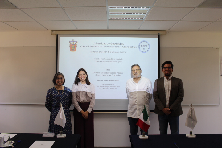 DgesCucea's tweet photo. Estimada Comunidad,
Con orgullo les compartimos como se vivió el examen de grado de María del Rosario Salomón Benítez, que se llevo a cabo el día 3 de abril.
Reconocemos su esfuerzo y dedicación por concluir exitosamente el Doctorado en Gestión de la Educación Superior.
#dges https://t.co/x9mRPj9YqZ