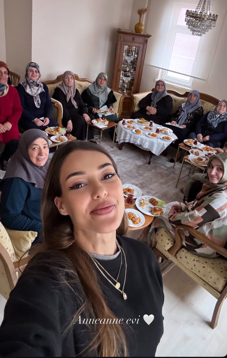 2_sayfaofficial's tweet photo. Dilan Çiçek Deniz’in anneanne evinden paylaşım https://t.co/Ef2kLhIJMx