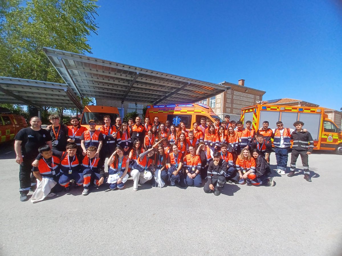 📚 Alumnos del Centro de Estudios Profesionales <a href="/FPSantaGema/">Centro de Estudios Profesionales Santa Gema</a> han tenido hoy la oportunidad de conocer en qué consiste el trabajo logístico que realiza el #ERIVE, sobre todo en las #emergencias.

📍Ha sido durante una visita al #IFISE.

#ASEM112