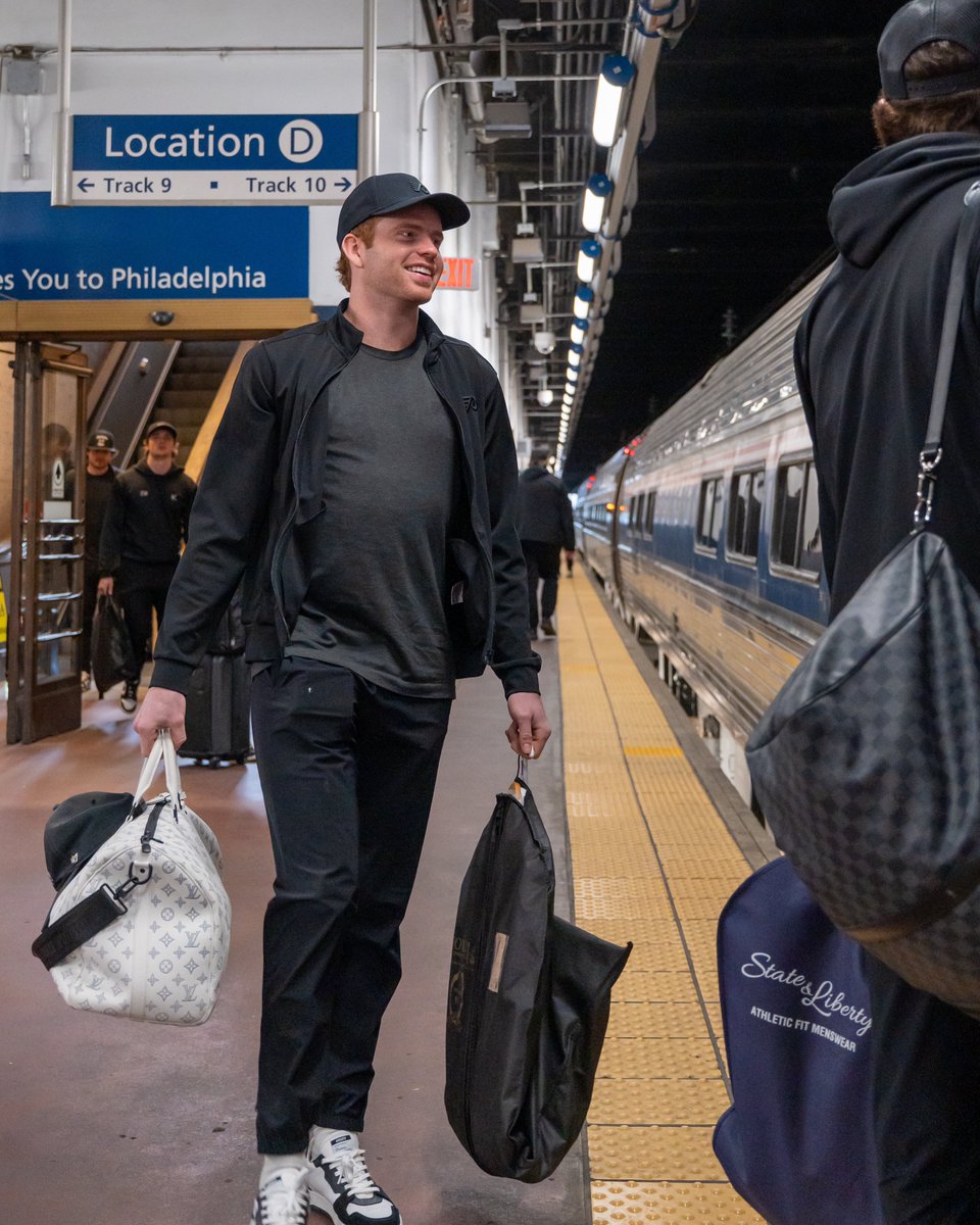 NHLFlyers's tweet photo. Riding the rails to NYC. 👋 #LetsGoFlyers https://t.co/H4nUTdUCoc